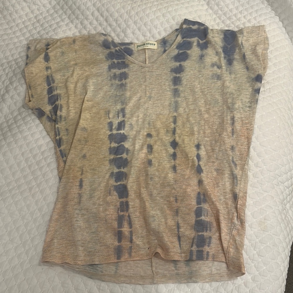 Purple and tan pattern tee top size medium!